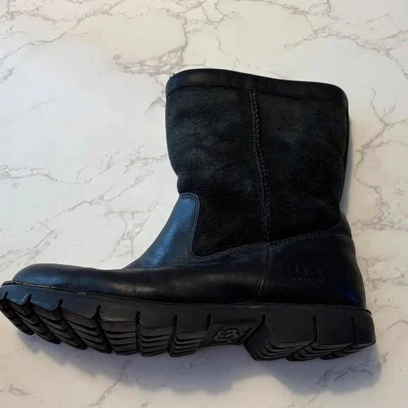 Men's UGG Black Leather Fleece-Lined Boots size 9 - Picture 3 of 11